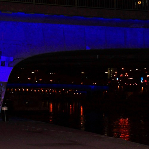 Die Stadt Wien illuminierte 4 Brücken über den Donaukanal.