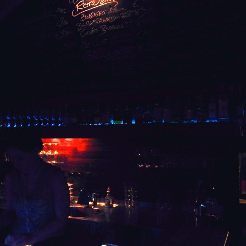 Wie die Weinbar Schwirtz visavis Volksoper.